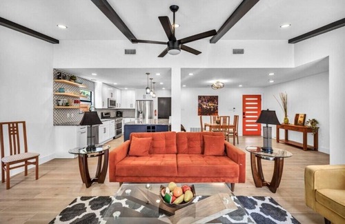 Southampton Casa | 3 BR, King Beds, Free Parking | Sunset Serenity