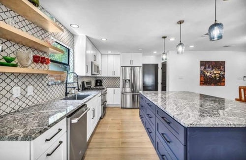 Southampton Casa | 3 BR, King Beds, Free Parking | Sunset Serenity