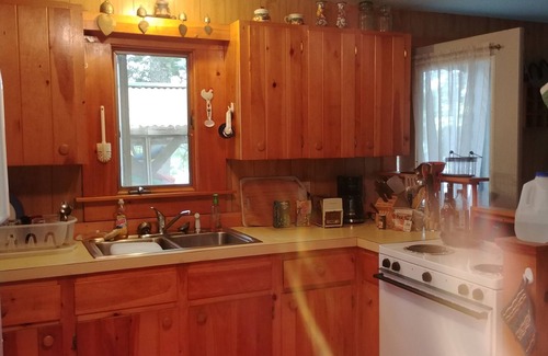 Northport Cabaña | 3 BR Lake Front Cottage - En el estanque de jarra