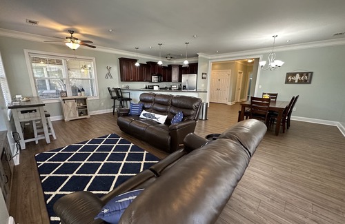 Milledgeville Condominio | 3 BR Lake Retreat King Bed, Deep Water Docks, & High Speed Wi-Fi