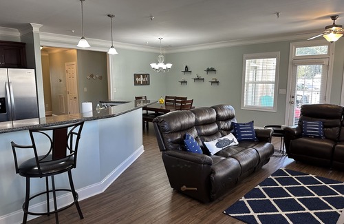 Milledgeville Condominio | 3 BR Lake Retreat King Bed, Deep Water Docks, & High Speed Wi-Fi