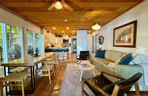 Frontenac Cabaña | 3 BR Lakefront Beach Retreat; Hot Tub, Fire Pits! Pet-friendly!
