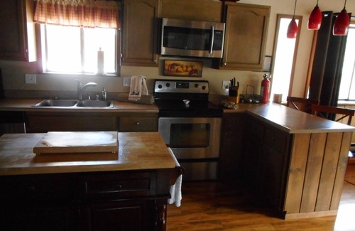 Kingvale Cabina | 3 BR+loft, fam. rm., 2 bth, lg deck, close to major ski areas, trails, history.