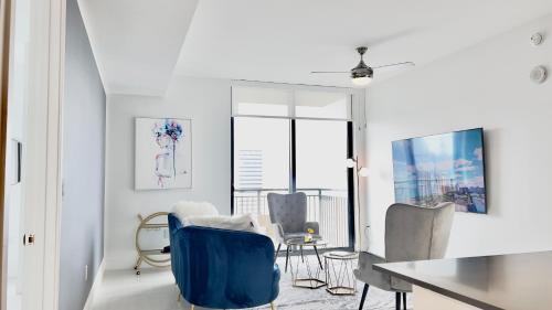 Downtown Miami Apartamento | 3 BR Masterpiece! Resort style Luxury! Prime Locale!