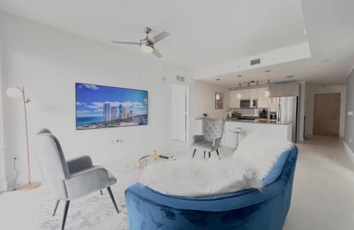 Downtown Miami Apartamento | 3 BR Masterpiece! Resort style Luxury! Prime Locale!