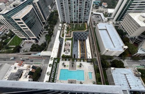 Downtown Miami Apartamento | 3 BR Masterpiece! Resort style Luxury! Prime Locale!