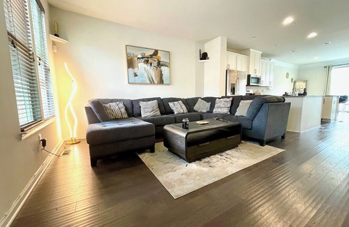 Fort Lincoln Casa | 3 Br Modern Townhome Newly Built - 15 mins from Downtown DC