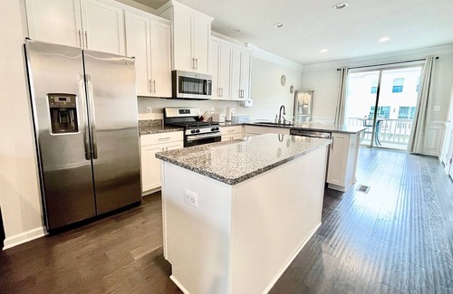 Fort Lincoln Casa | 3 Br Modern Townhome Newly Built - 15 mins from Downtown DC