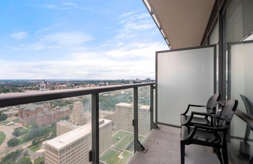 Bay Cloverhill Apartamento | 3 BR Panoramas Lake Ontario and CN Tower View