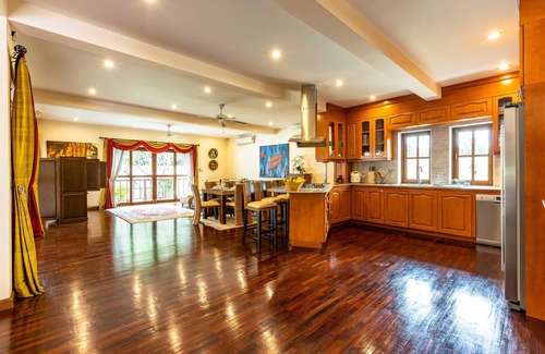 Nong Kae Villa | 3 BR Pool Villa in Great Location CV3