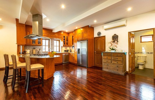 Nong Kae Villa | 3 BR Pool Villa in Great Location CV3