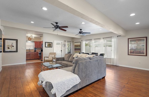 South Pinellas Community Council Casa | 3 BR Retreat in St. Pete's - Close to beaches!