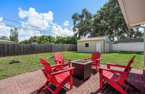 South Pinellas Community Council Casa | 3 BR Retreat in St. Pete's - Close to beaches!