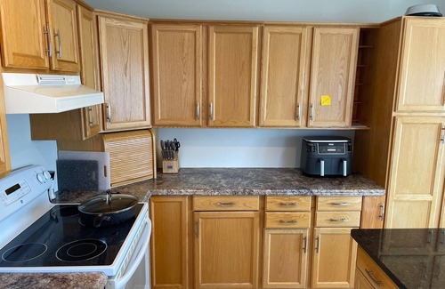 Central Okanagan Casa | 3 BR Upper Floor With Massive Lake view