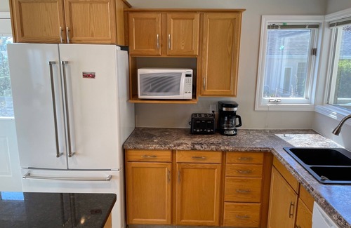 Central Okanagan Casa | 3 BR Upper Floor With Massive Lake view