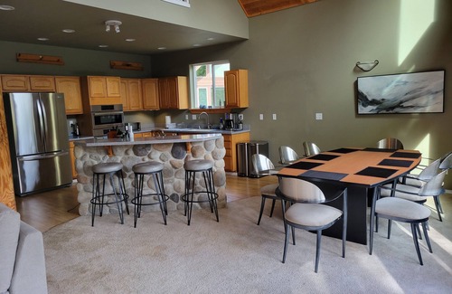 Longbranch Casa | 3 BR Waterfront retreat, great deck, beaches, fireplace & game room