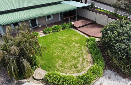 Clare Casa | 3 Brm Stone Home & large yard