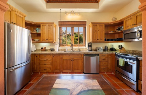 Nopolo Casa | 3 BRs Water and Mountain Views-Steps to Beach and Inn