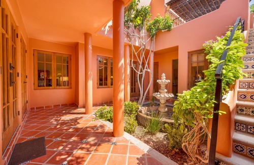 Nopolo Casa | 3 BRs Water and Mountain Views-Steps to Beach and Inn