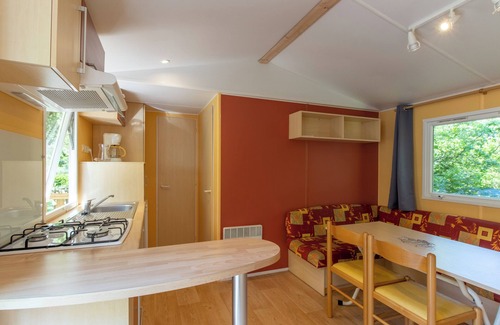 Saint-Martial-de-Nabirat Casa | Camping 3★ en Périgord Negro – Casa móvil con piscina, pesca y actividades familiares