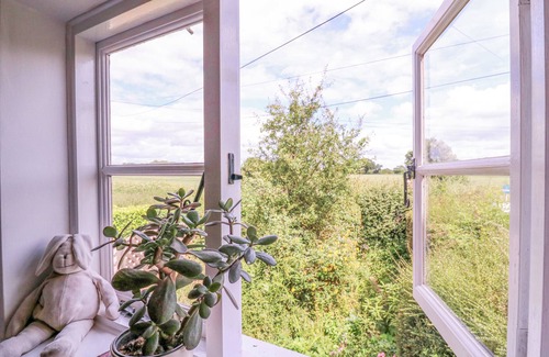 Ipswich Cabaña | 3 CANADA COTTAGES, romantic, character holiday cottage in Hadleigh
