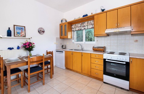 Akrotiri Villa | 3 Charming Villas in Enchanting Chorafakia with Private Pool