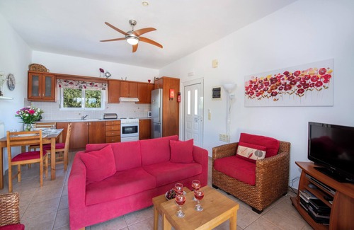 Akrotiri Villa | 3 Charming Villas in Enchanting Chorafakia with Private Pool