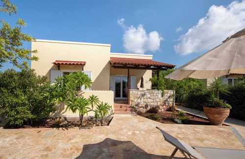 Akrotiri Villa | 3 Charming Villas in Enchanting Chorafakia with Private Pool