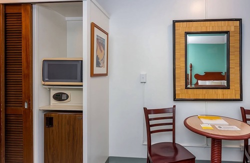 Ala Moana Casa | 3 City View Moderate Rooms at Pagoda Hotel