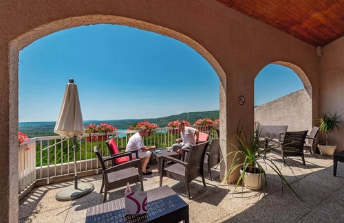 Montpezat Apartamento | 3 Zimmer Classic 3 Erwachsene und 2 Kinder Terrasse