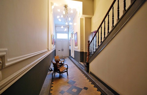 Brussels Apartamento | 3/Comenstay.be/ Cozy Mezzanine Bedroom Duplex-Bathtub+Boardgames @ City Center!