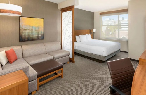 Greenville Downtown Hotel | 3 Comfortable Units, Comes with 24 Hour Gym! Minutes walk to Peace Center