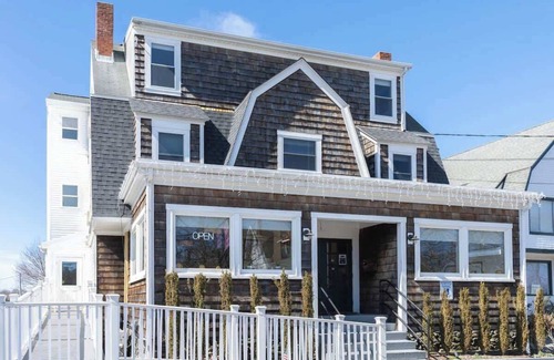 Middletown Casa | #3 | Comfy Room w/2 queen beds near Easton & Second Beach