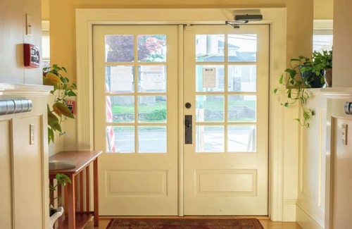 Middletown Casa | #3 | Comfy Room w/2 queen beds near Easton & Second Beach