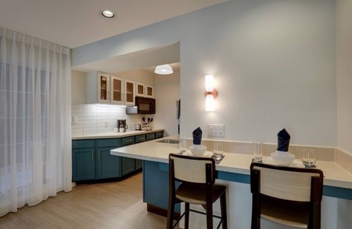 Sunnyvale Hotel | 3 Cozy Rooms w/ Coffee Maker, Microwave, & Complimentary Breakfast!
