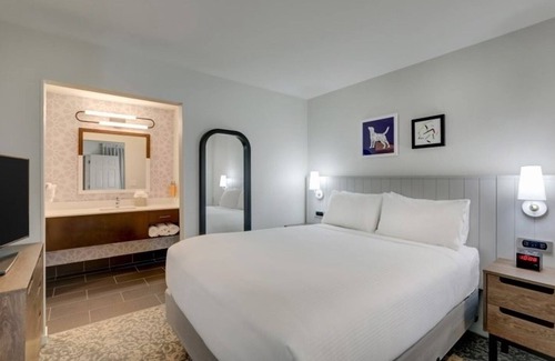 Sunnyvale Hotel | 3 Cozy Rooms w/ Coffee Maker, Microwave, & Complimentary Breakfast!