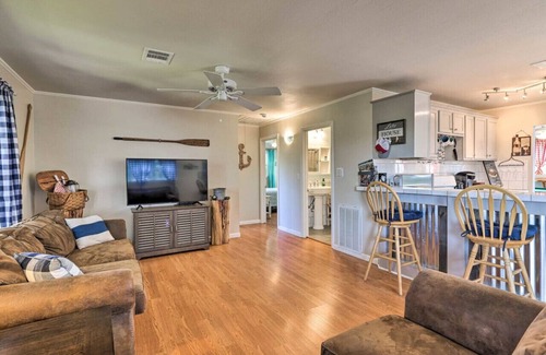 Canyon Lake Cabaña | 3+ Day Discount Pet Friendly Pool Table BBQ
