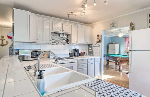 Canyon Lake Cabaña | 3+ Day Discount Pet Friendly Pool Table BBQ