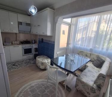 Bornova Apartamento | 3 EGE Üniversite ve Hastanesi YAKINI Aileye-Firma Çalışanlarına uygun