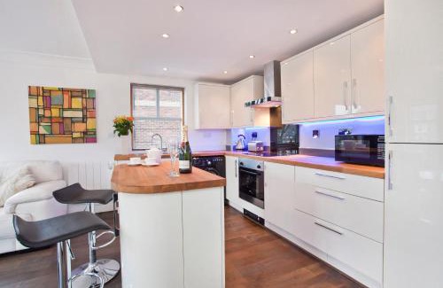 York Casa | 3 Emperors Wharf with Stunning River Views