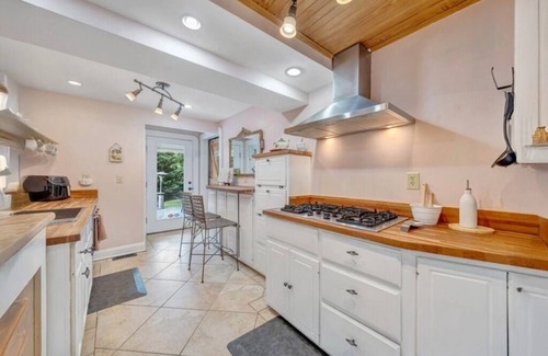 Salem Casa | 3 en suite bedrooms and a private heated pool.