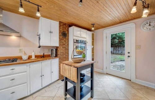 Salem Casa | 3 en suite bedrooms and a private heated pool.