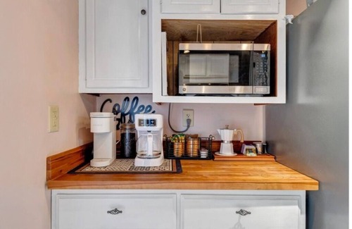 Salem Casa | 3 en suite bedrooms and a private heated pool.