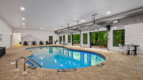 Caton Casa | 3 Firefly Mountain Suites by AvantStay 18 Guests Heated Pool Firepits Arcade Playground