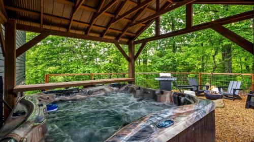 Caton Casa | 3 Firefly Mountain Suites by AvantStay 18 Guests Heated Pool Firepits Arcade Playground