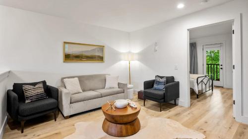 Caton Casa | 3 Firefly Mountain Suites by AvantStay 18 Guests Heated Pool Firepits Arcade Playground
