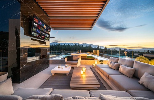 Almyrida Villa | 3’ from the Beach / 3 Pools with Jacuzzi / Outdoor Pool Cinema / Tennis Court
