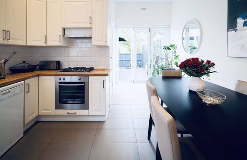 Armadale North Casa | 3 GrandKing executive Art living house