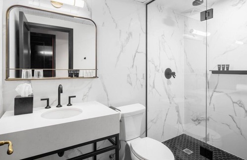 Riverside Casa | 3 Great Units for Groups, Minutes to St. Lawrence Market and Hockey Hall of Fame
