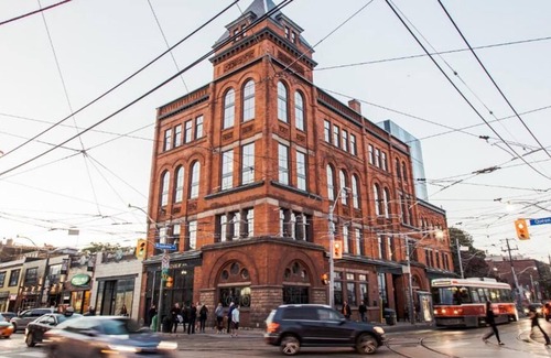 Riverside Casa | 3 Great Units for Groups, Minutes to St. Lawrence Market and Hockey Hall of Fame